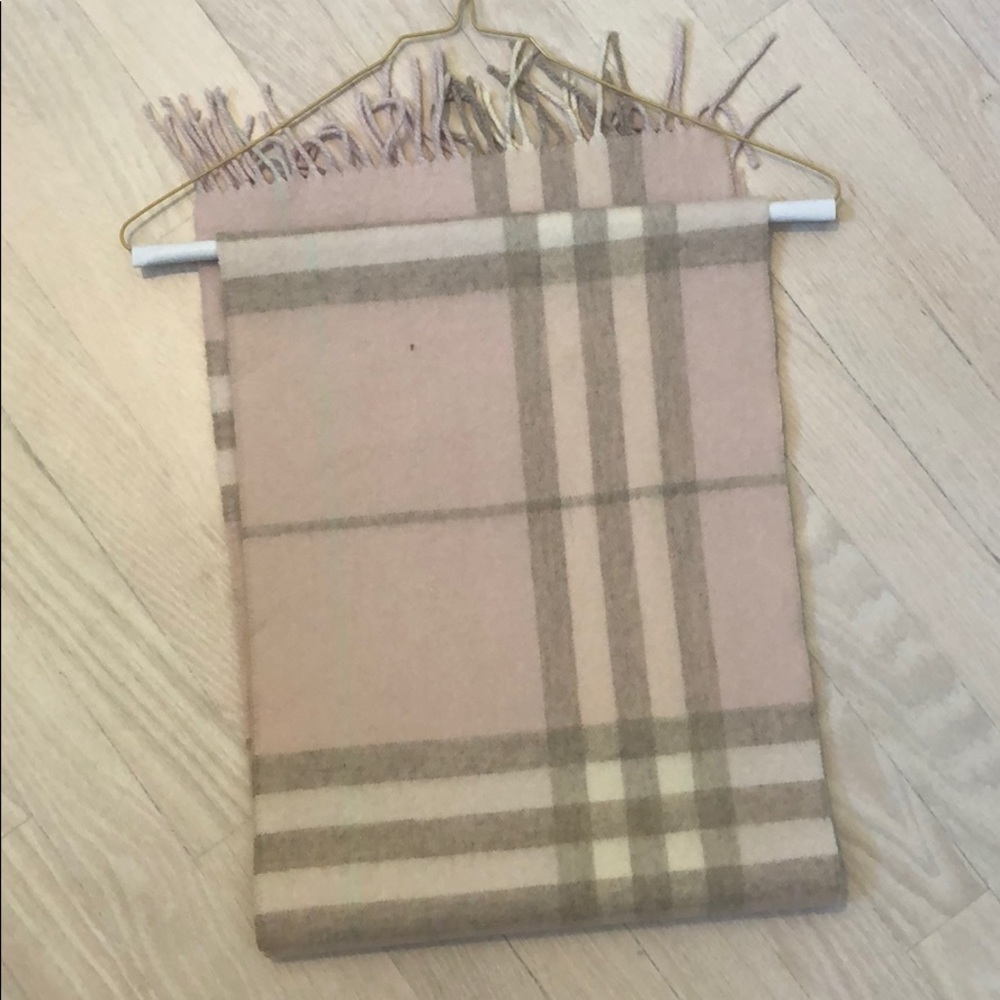 Burberry Nova Check Cashmere Scarf - Picture 4 of 6